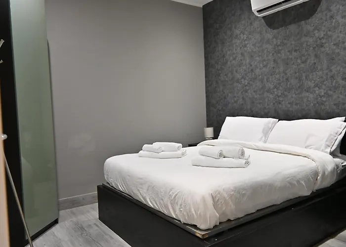 Elegante Bilocale A 10 Min Da Porta Nuova Apartamento Turim
